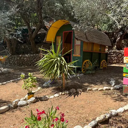 Κάμπινγκ Lilith Pan *